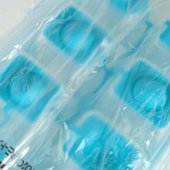 NEW 2 x Tupperware Ice Cube Tray Tropical Blue Silicone Bottom Pop Out Cubes - Picture 7 of 8